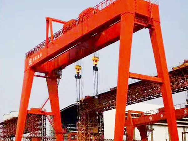 雙主梁吊鉤門(mén)式起重機(jī)